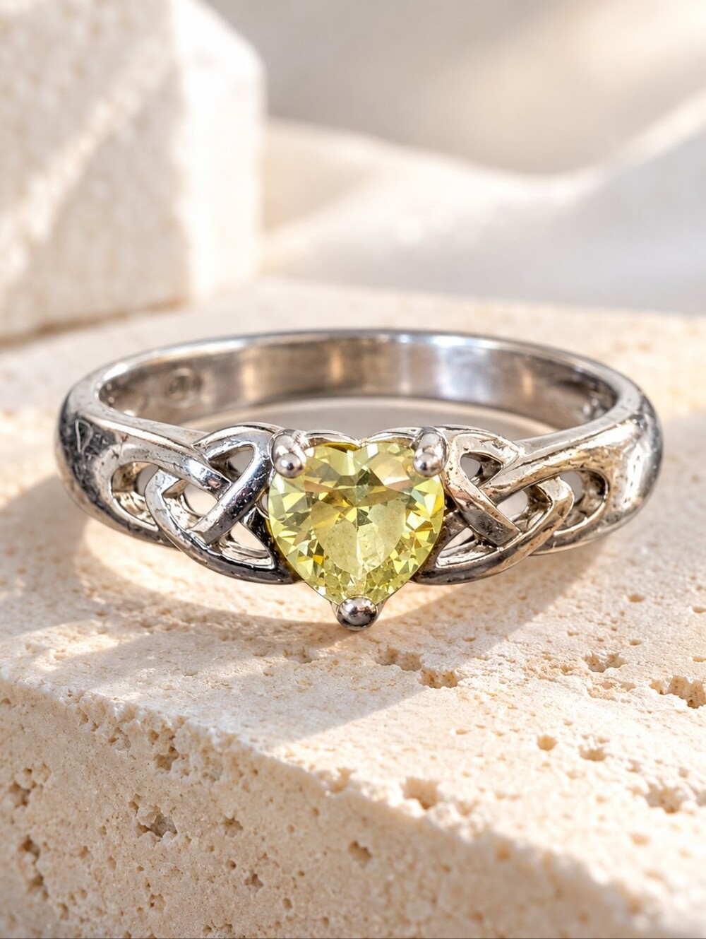 925 Sterling Silver Yellow CZ Heart Ring Celtic Knot Size 4.75 DL